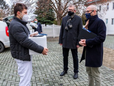 Začalo očkování v domovech seniorů v kraji