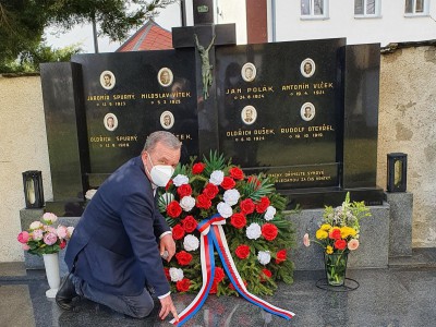 Náměstek hejtmana Dalibor Horák uctil památku obětí bratrušovské tragédie