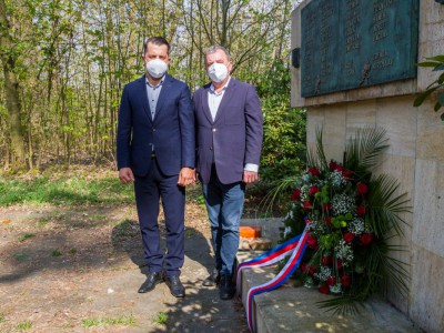 Náměstci hejtmana Dalibor Horák a Michal Zácha si připomenuli oběti přerovského povstání