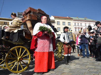Historický cestovní kočár projel regionem