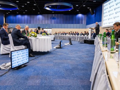 Sněm Hospodářské komory ČR přivedl do Olomouce českou politickou špičku