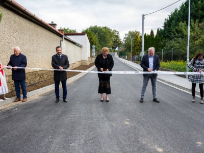 Slatinky mají bezpečný chodník k autobusu i opravenou silnici