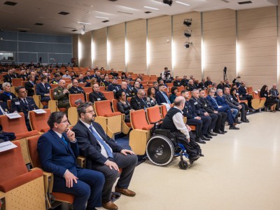 Policisté z měst a obcí zaplnili Olomouc