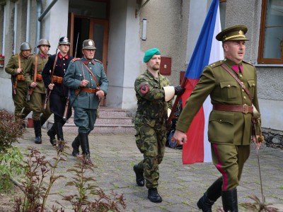 Ženisté mají na Staroměstsku pamětní desku