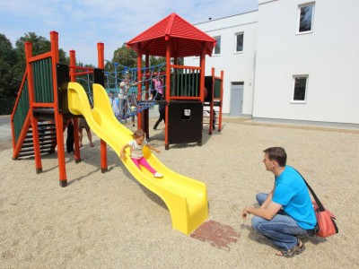 Šternberk má novou mateřskou školu, otevřel ji hejtman