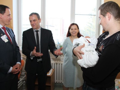 Hejtman obdaroval první dítě kraje