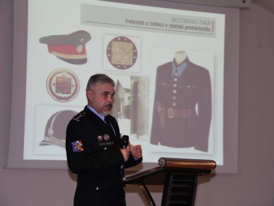 Hejtman Rozbořil pokřtil knihu o policii a četnictvu