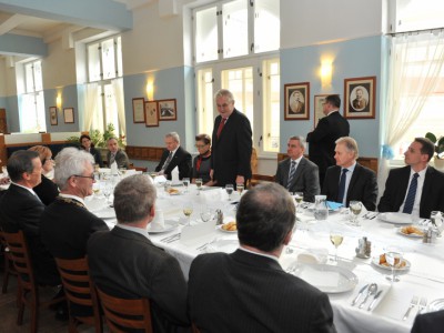 Hlava státu zavítala do firem v regionu
