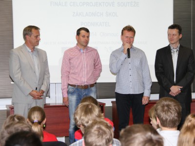 Hejtman ocenil talentované žáky