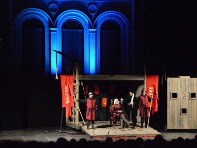 Areál zámku v Čechách pod kosířem hostil Moravské divadelní léto – festival pod hvězdami