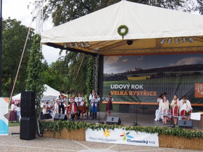 Hejtman Ladislav Okleštěk se zúčastnil mezinárodního folklorního festivalu ve Velké Bystřici