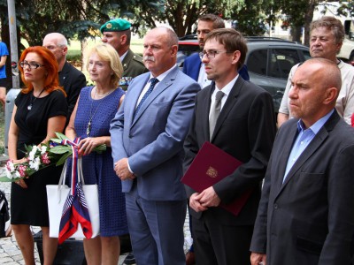 Pamětní deska k 50. výročí okupace země armádami Varšavské smlouvy