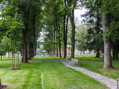 Léčebný ústav má nový park. Voní květinami a umí zahnat stres