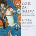 Co je za sklem?