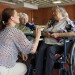 Dobrovolníci darují svůj volný čas seniorům