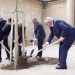 Vysazením památného stromu završil prezident Miloš Zeman návštěvu Olomouckého kraje