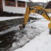 Lesy ČR monitorují stav vodních toků, s pomocí techniky obnovují průchodnost říčních koryt