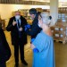 Kraj rozděluje statisíce roušek. Nejdříve půjdou lidem v první linii 