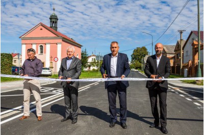 Kraj má další opravenou silnici. Po novém se jezdí z Uničova do Dlouhé Loučky