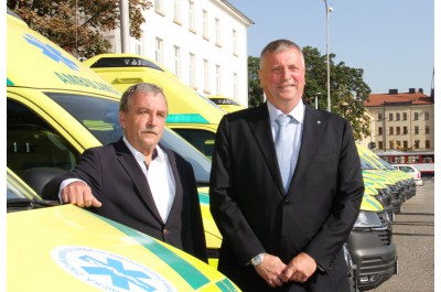Nové sanitky pro záchranáře. Kraj završil tříletý proces obnovy jejich vozového parku