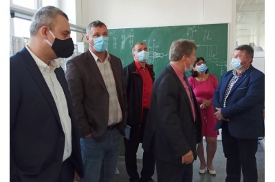 Gymnázium v Přerově snoubí půvab s historií. V Mohelnici vsadili na moderní technologie