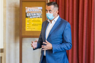 Gymnázium v Přerově snoubí půvab s historií. V Mohelnici vsadili na moderní technologie