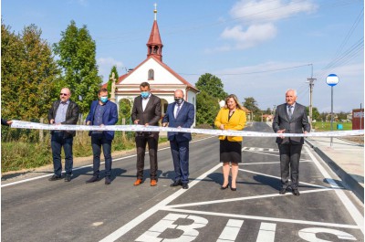 Přes Porubu pojedeme bezpečněji. Kraj nechal opravit průtah obcí