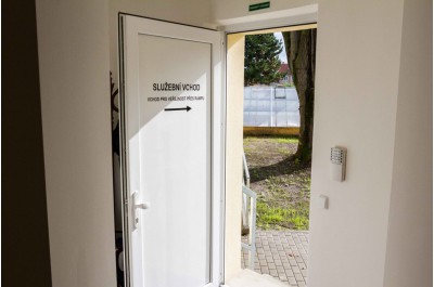 Prokoukla další budova v areálu bývalé prostějovské nemocnice. Místo zde najde pečovatelská služba