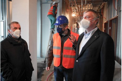 Stavba nové interny ve Šternberku zdárně pokračuje