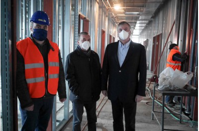 Stavba nové interny ve Šternberku zdárně pokračuje