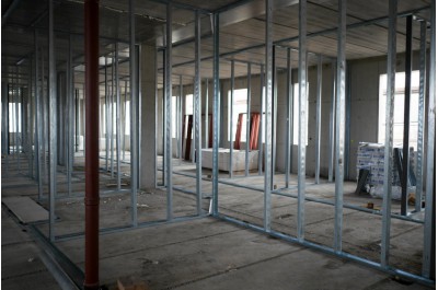 Stavba nové interny ve Šternberku zdárně pokračuje
