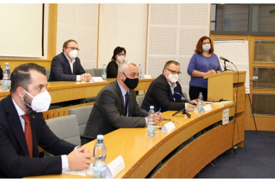 Železniční doprava v regionu po roce 2022? Kraj podepsal smlouvu s Českými drahami