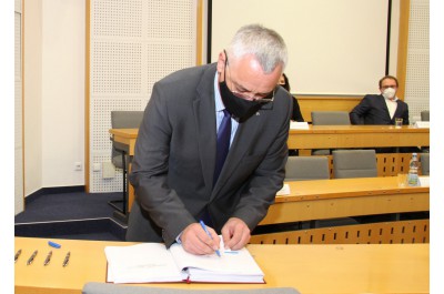 Železniční doprava v regionu po roce 2022? Kraj podepsal smlouvu s Českými drahami