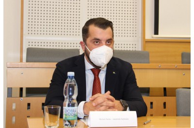 Železniční doprava v regionu po roce 2022? Kraj podepsal smlouvu s Českými drahami