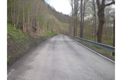 Dobrá zpráva pro řidiče. Sesunutou silnici u Hanušovic se podařilo opravit dříve