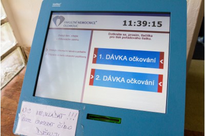 V Olomouckém kraji pokračuje očkování proti covid-19. První dávku vakcíny dostal také hejtman