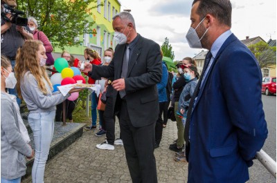 Přáslavice mají opravenou školu a nové hřiště. Přispěl také Olomoucký kraj