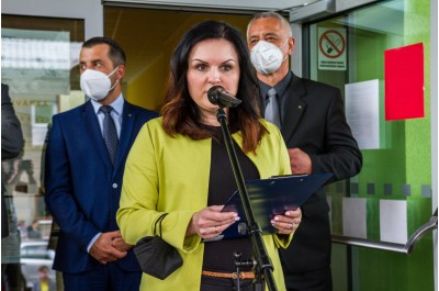 Přáslavice mají opravenou školu a nové hřiště. Přispěl také Olomoucký kraj