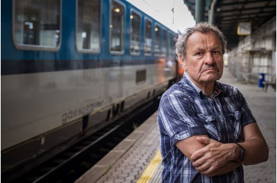 Miroslav Krobot natáčí komedii Šnajdr s Ivou Janžurovou a Pavlem Šimčíkem