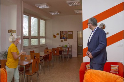 	Pamatováček pomáhá lidem s Alzheimerem. Důraz klade na trénování paměti