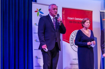 Hejtman Olomouckého kraje ocenil dárce krve. Předal jim Zlaté kříže