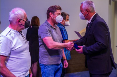 Hejtman Olomouckého kraje ocenil dárce krve. Předal jim Zlaté kříže