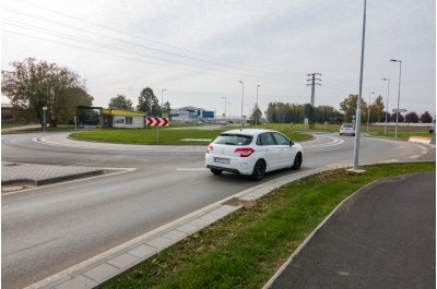 Nepřehlednou křižovatku vystřídal kruhový objezd