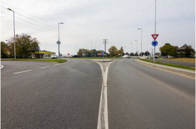Nepřehlednou křižovatku vystřídal kruhový objezd