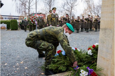 Hejtman uctil památku válečných veteránů
