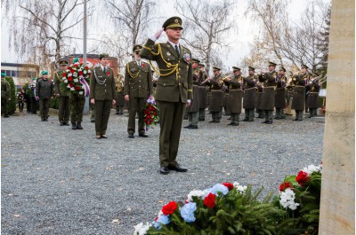 Hejtman uctil památku válečných veteránů