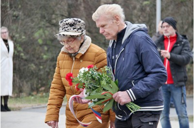 Hejtman uctil Den boje za svobodu a demokracii