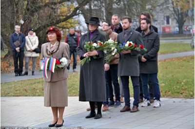 Hejtman uctil Den boje za svobodu a demokracii