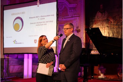 Pomáhají vykřesat jiskry lidství, teď za to převzali ocenění. Foto: Maltézská pomoc Olomouc/ Veronika Marešová