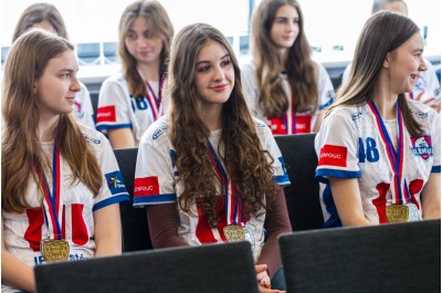 Olomoucký florbal slaví. Náměstek Zácha sportovkyním blahopřál osobně